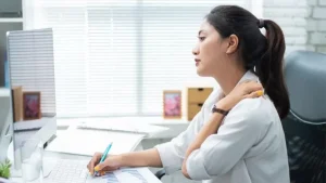 Bahaya Kebiasaan Duduk Terlalu Lama Di Depan Laptop Ancaman Tersembunyi Bagi Kesehatan Anda